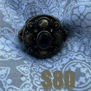 Elegant Black and Gold Women's Ring